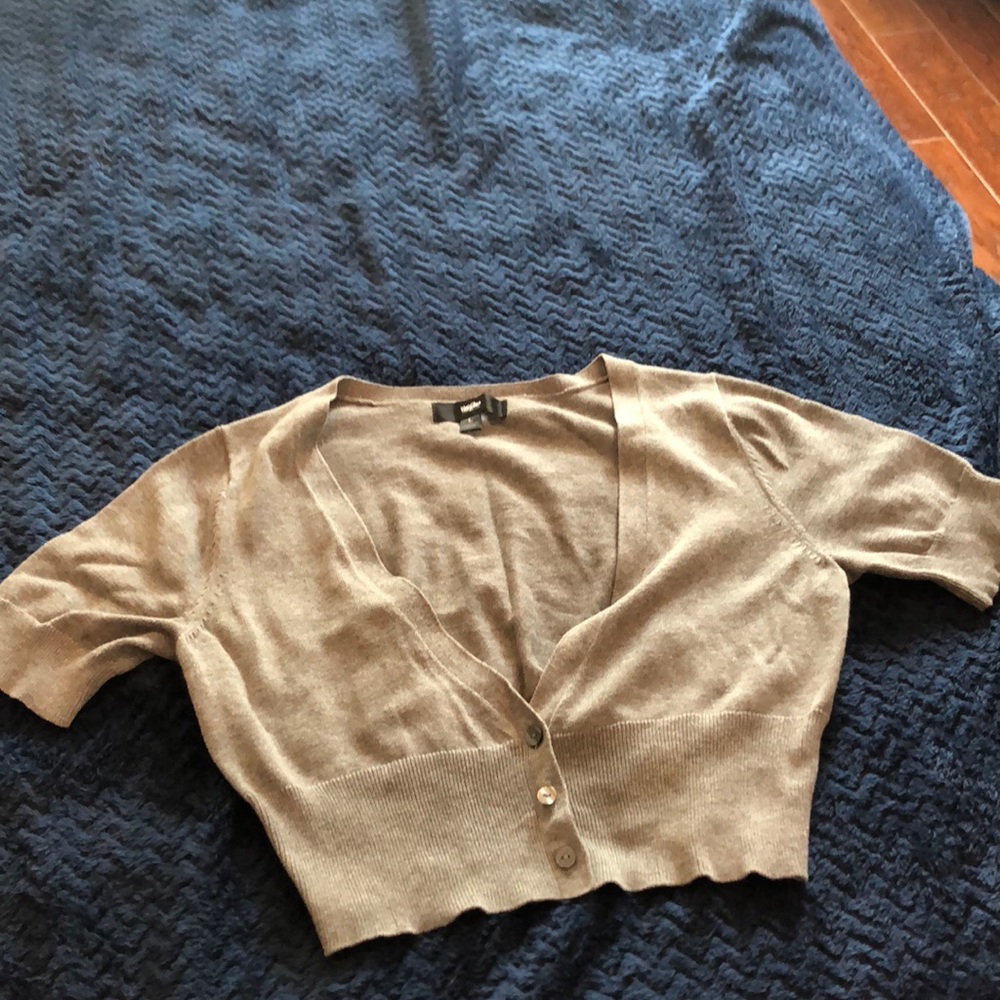 Gray short sweater